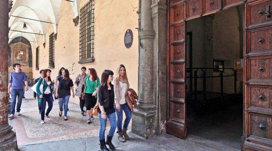 ALMA MATER STUDIORUM UNIVERSITA' DI BOLOGNA. SCUOLA DI DISCIPLINE ARTE E SPETTACOLOARCHIVIO AFFARI GENERALI - SETTORE COMUNICAZIONE ALMA MATER STUDIORUMFOTOGRAFIA DI ANDREA SAMARITANI  9 MAGGIO 2013